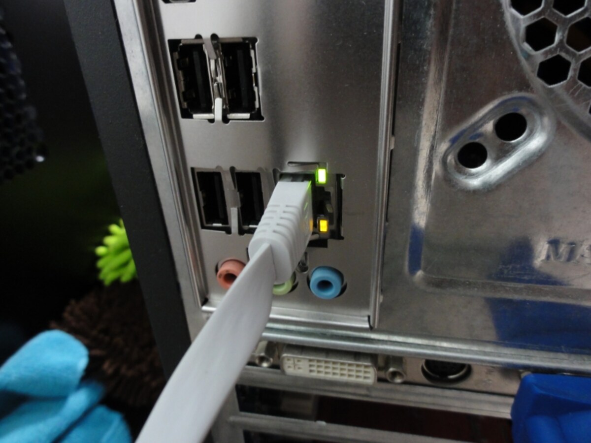 コンピュータのLＡＮ端子のＬＥＤもチェック