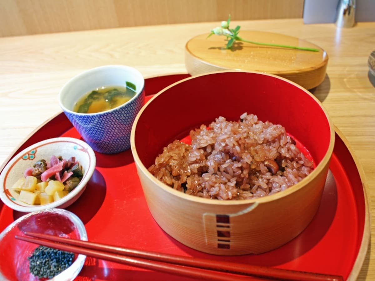 赤飯と味噌汁