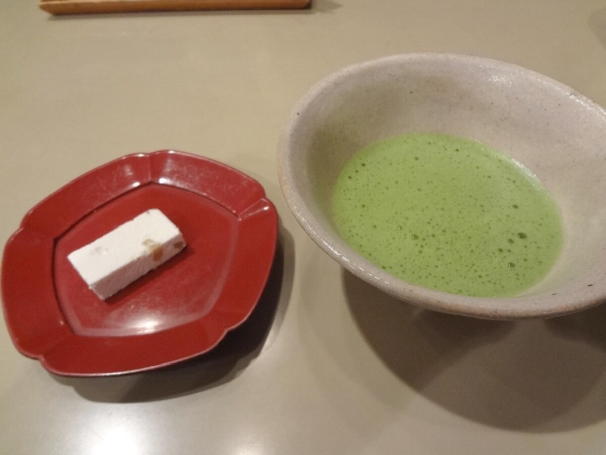 食後の抹茶と菓子
