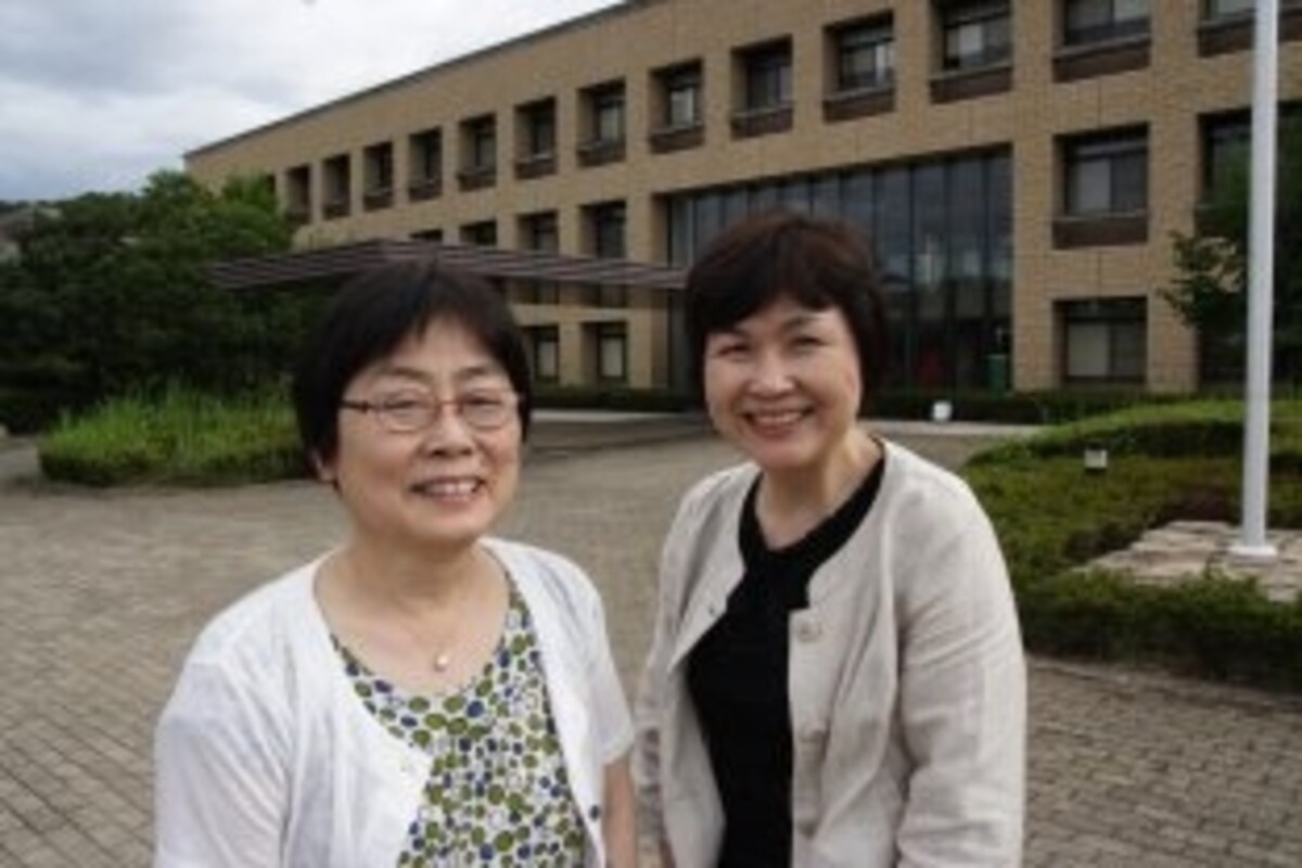 高嶋伸子教授（左）と合田加代子准教授（右）
