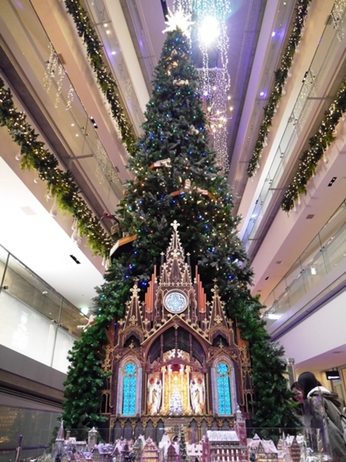 表参道ヒルズのジオラマツリー