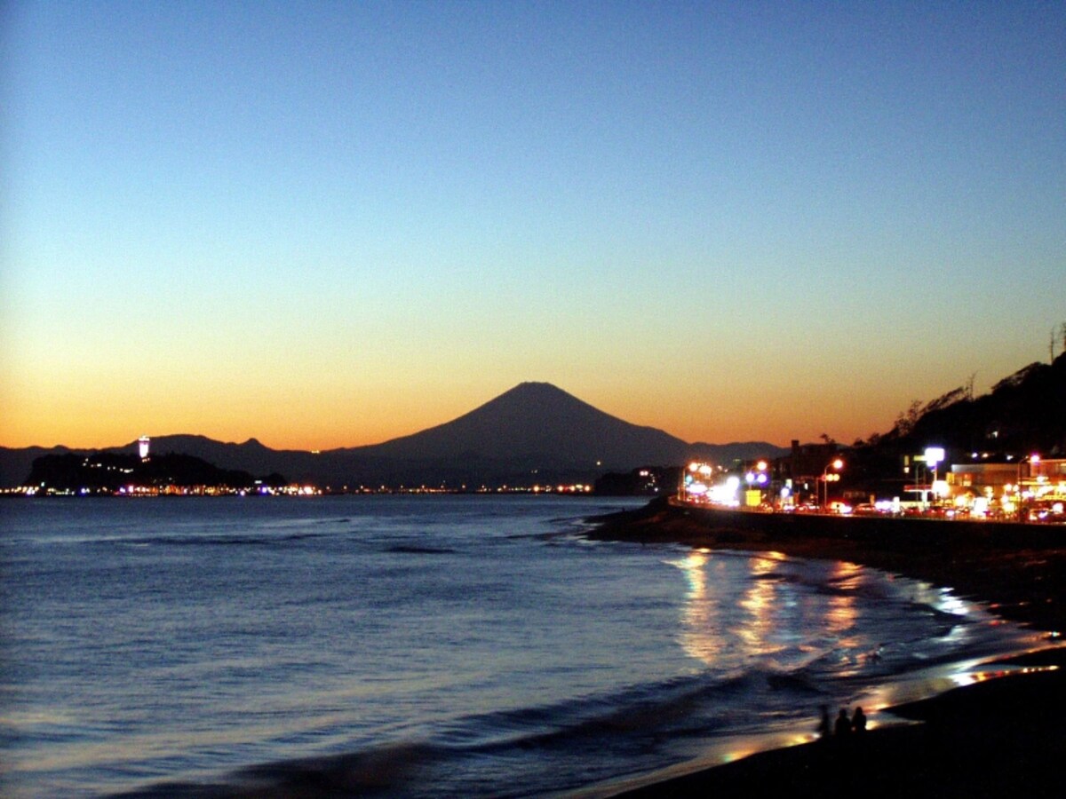 快晴の日の稲村ヶ崎の夕景