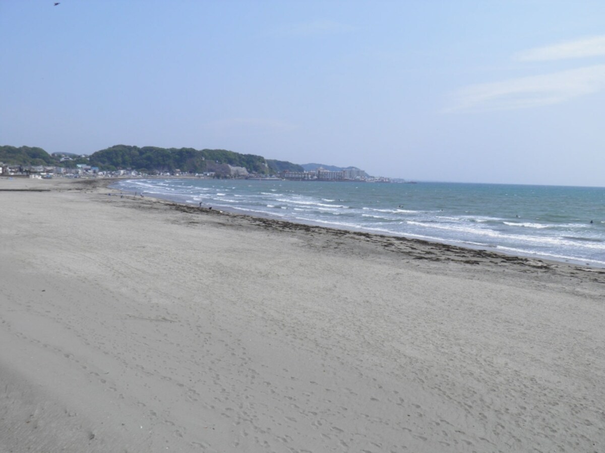 坂ノ下の海から由比ヶ浜を望む