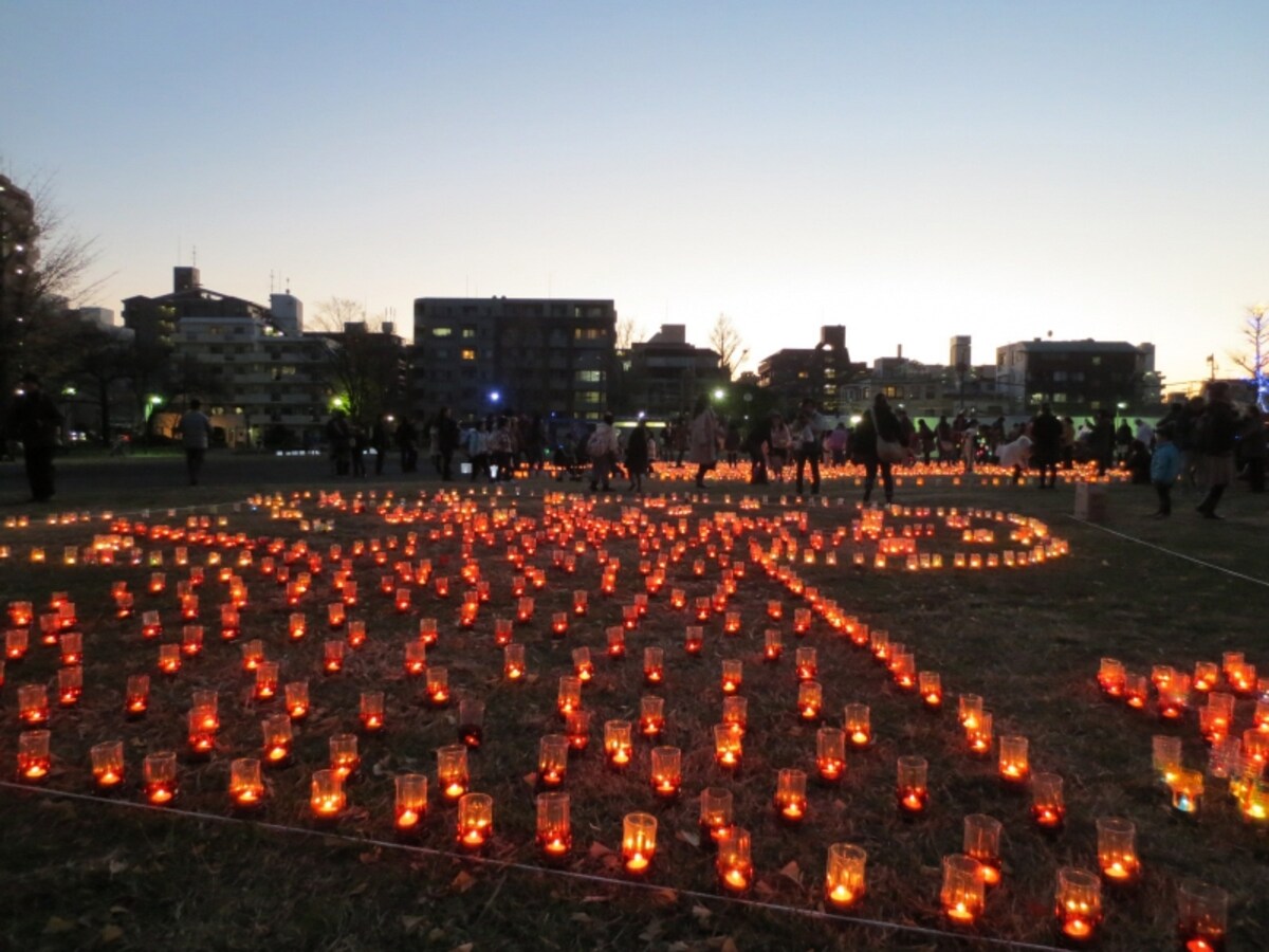 南区にある蒔田公園周辺で行われるキャンドルイベント「光のぷろむなぁど」 ※画像は2012年のようす