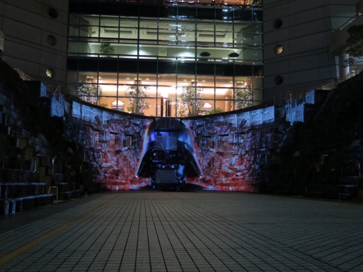 映画「スター・ウォーズ」エピソード4と5の2作品の名場面が登場する、ドックヤード・プロジェクションマッピング(C)& TM Lucasfilm Ltd.