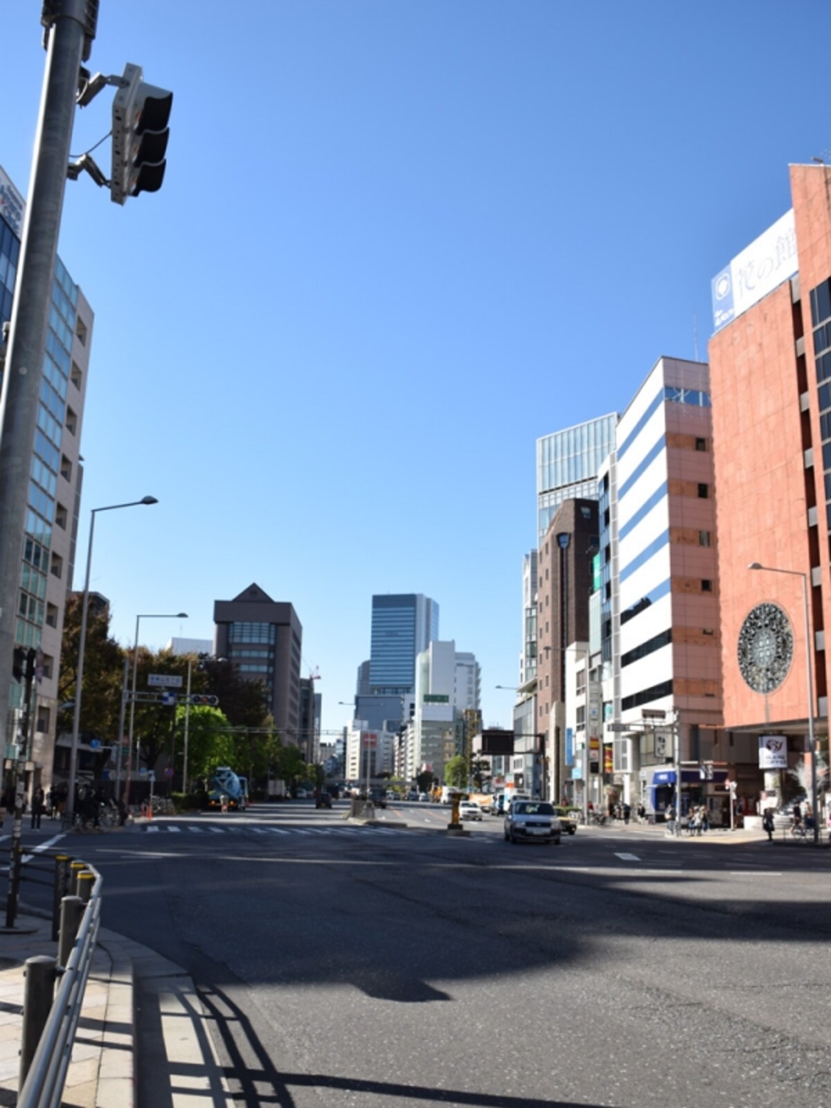 表参道駅前　青山通り