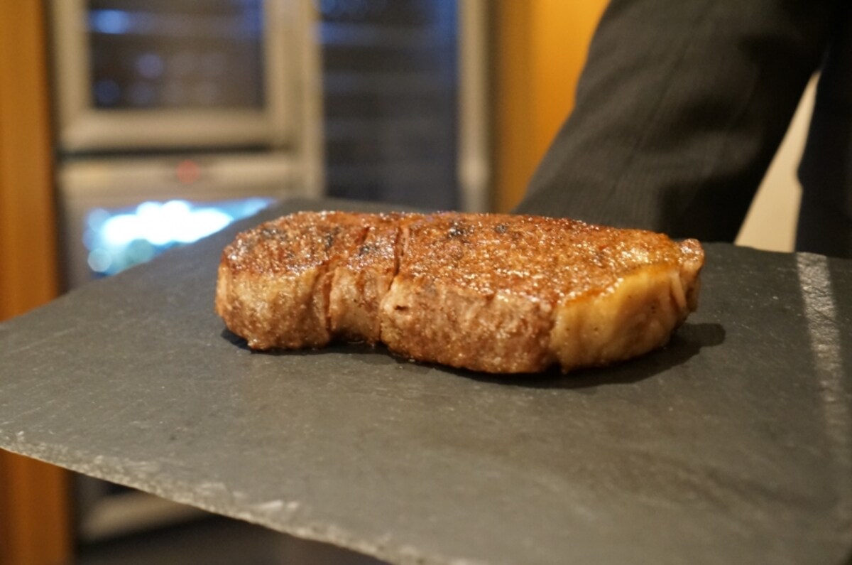 炉窯炭火で焼き上げたステーキ400ｇ