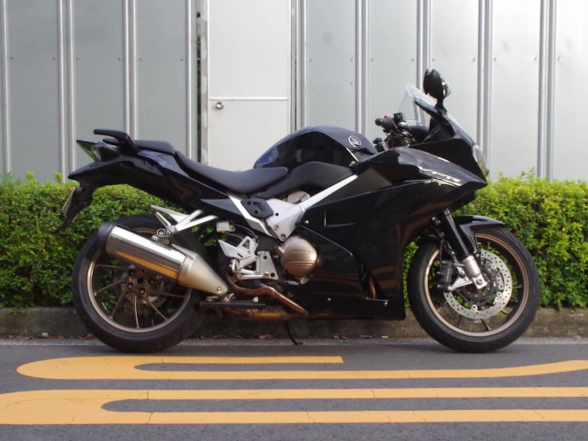 VFR800F サイドビュー