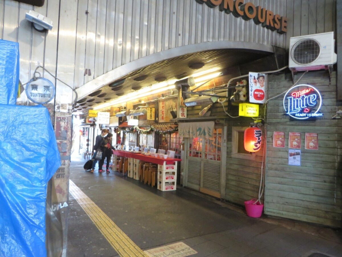 高架下の居酒屋