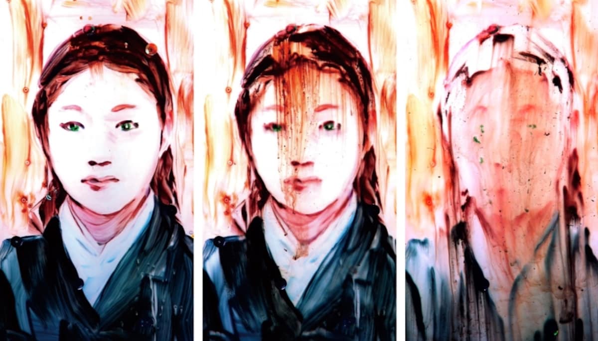 大崎のぶゆき 《Trace Trip, Portraits- woman of Sun Yatsen》映像部分　 時間経過とともに描かれたモチーフが溶けていく
