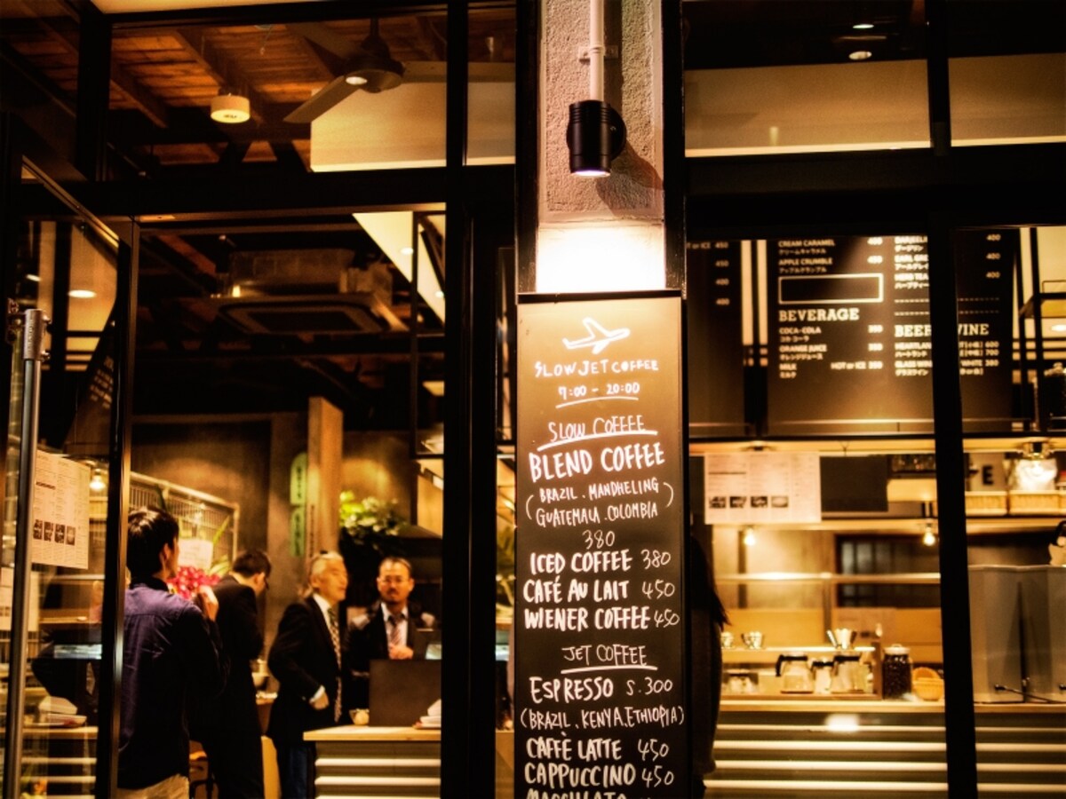 SLOW COFFEE＝焙煎とドリップ、JET COFFEE＝エスプレッソ