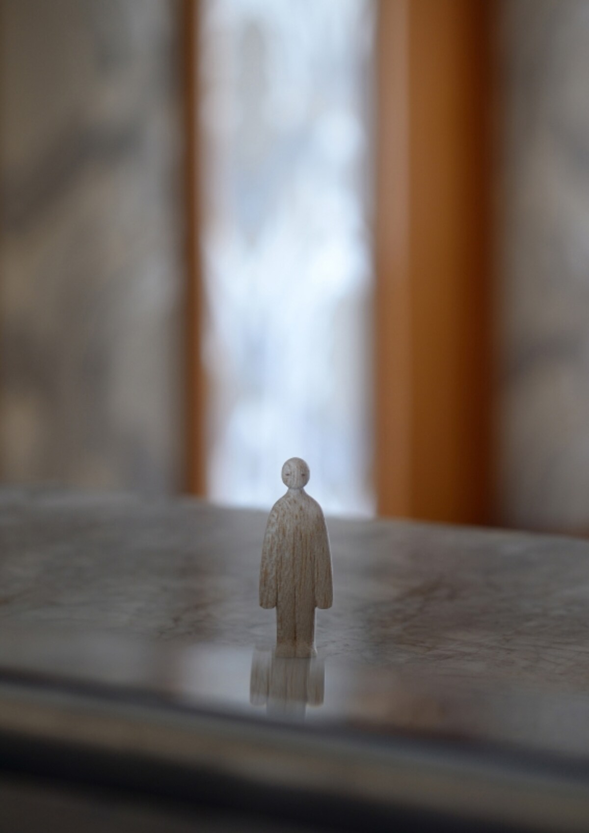 内藤 礼  Rei Naito ひと　human 2014　木にアクリル絵の具　acrylic on wood Photo: Naoya Hatakeyama 