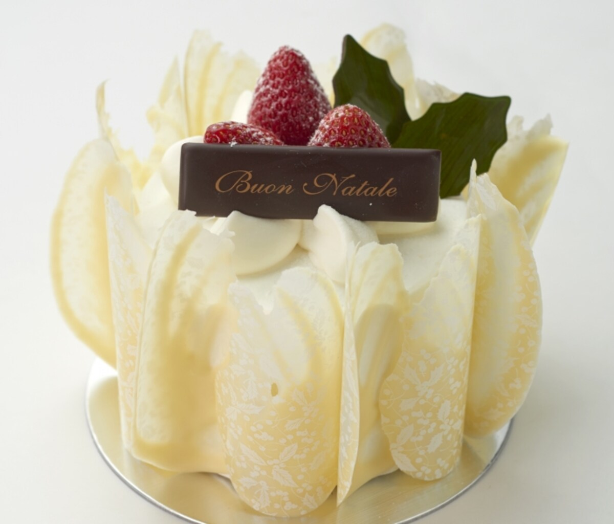 新作：プレミアムストロベリーショートケーキ3,500円（税別）/ 9cm
