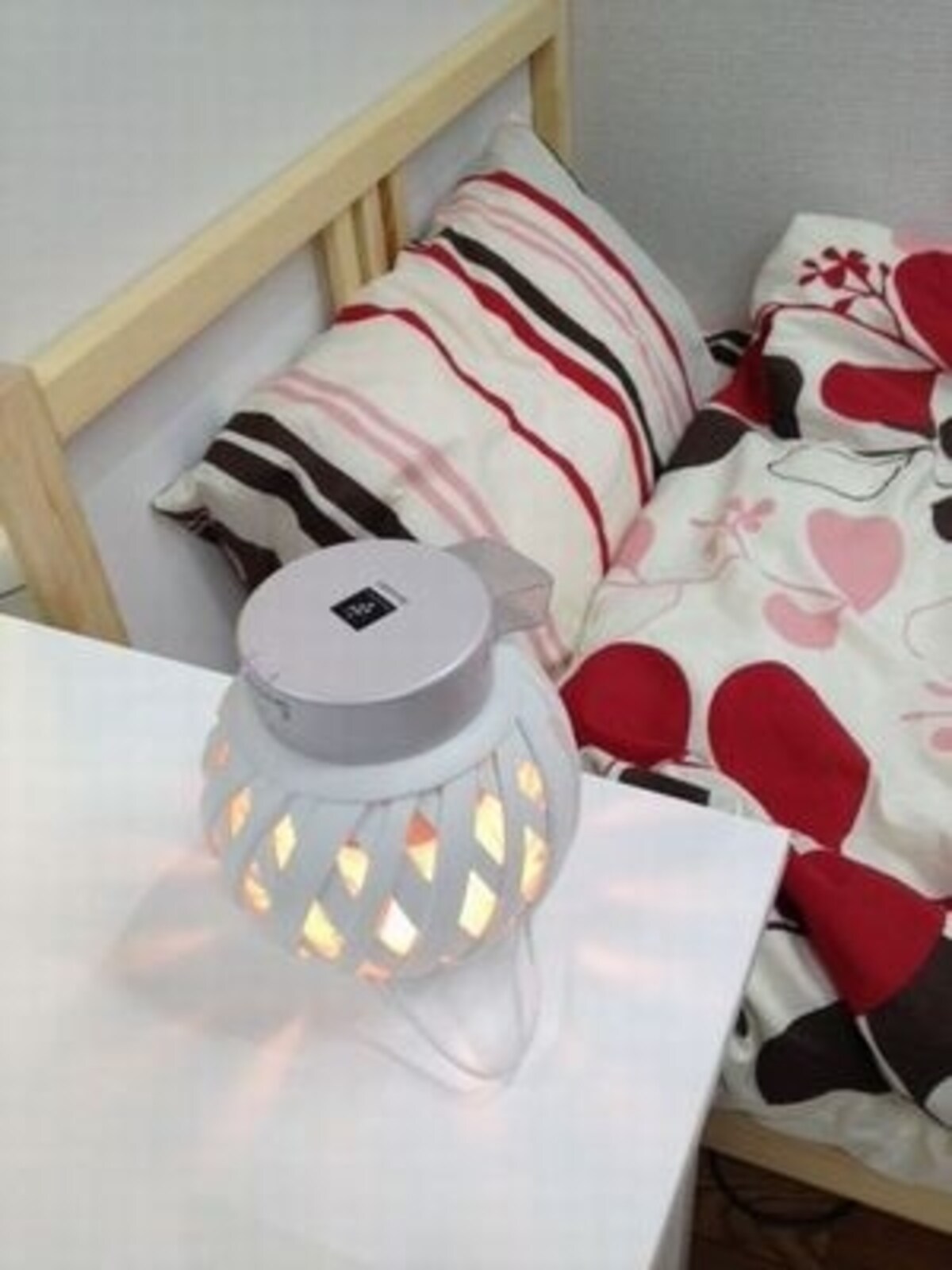 やさしく眠りに導くさくら色LED照明もつき、寝室の空間を清潔に保ちます