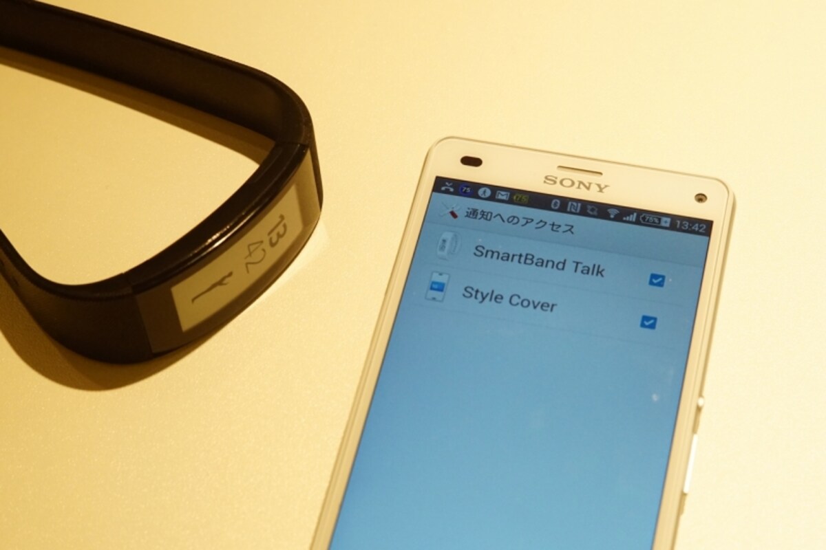 図９通知機能をオンにすることで、スマートフォンからSmartBand Talkに通知を送ることができます。