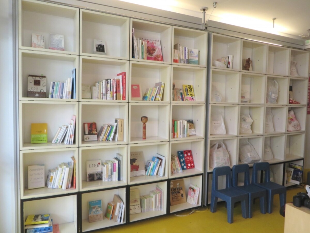 国立本店書棚