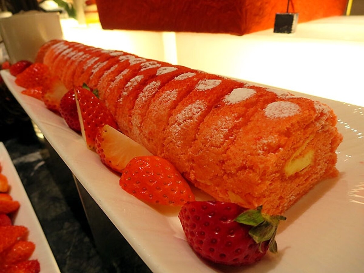 マーブルラウンジ ストロベリーロールケーキ