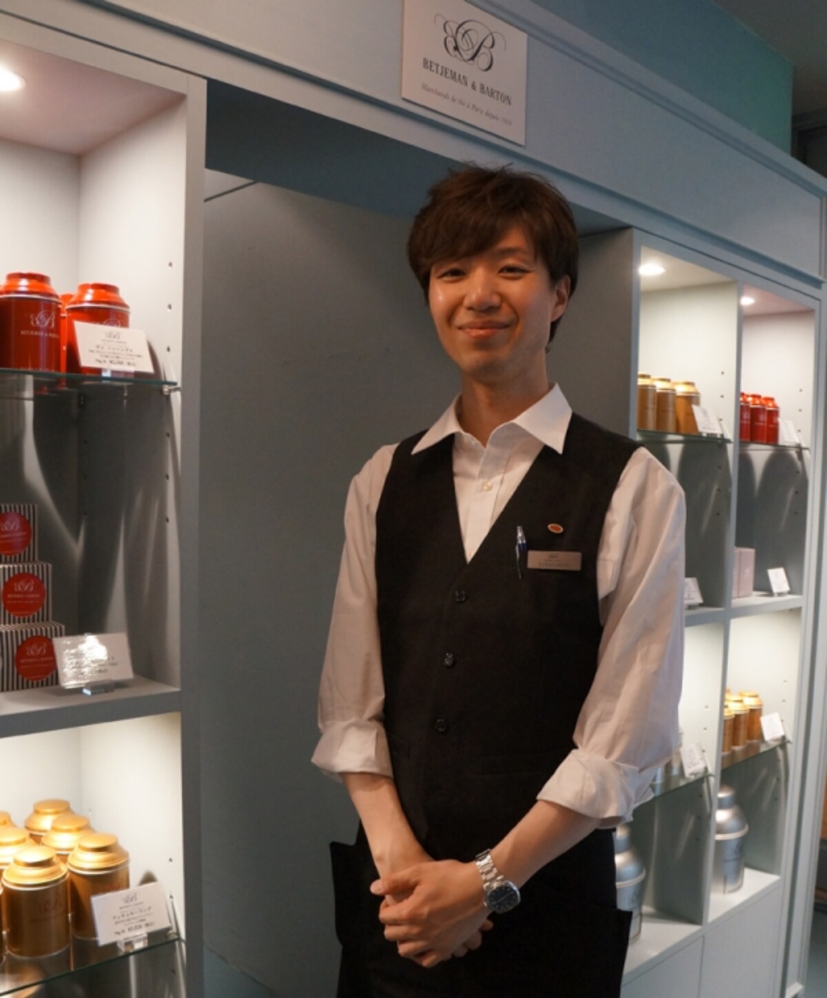 日本紅茶協会認定ティーインストラクター（19期）、ハーバルセラピスト、中国茶芸氏の資格をもち、紅茶について詳しい知識をもつ。 紅茶を選ぶ際、茶葉についての話を伺ってみてはいかがでしょうか？