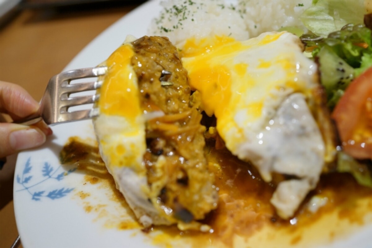 デミたまハンバーグ　ロコモコ風２