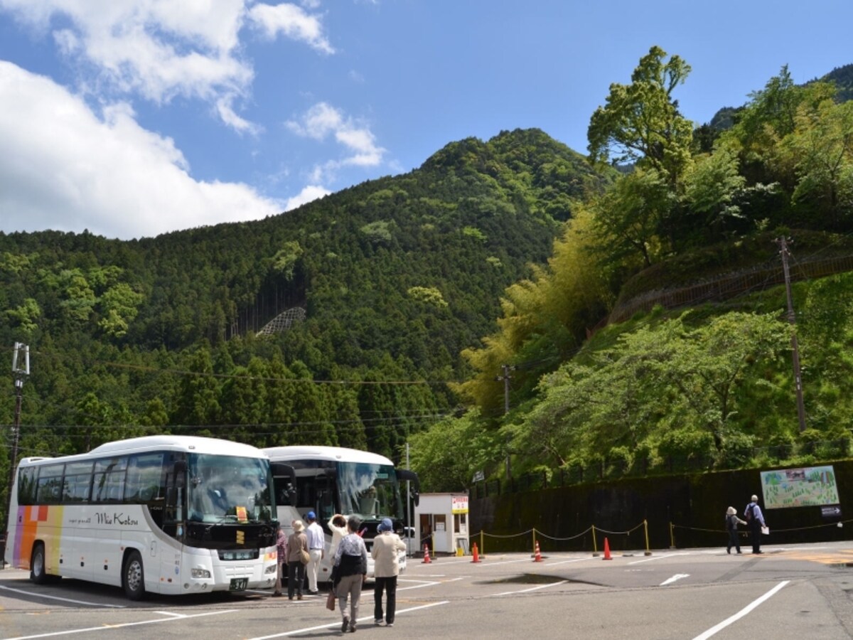 高速バスで読みながら飲みながら