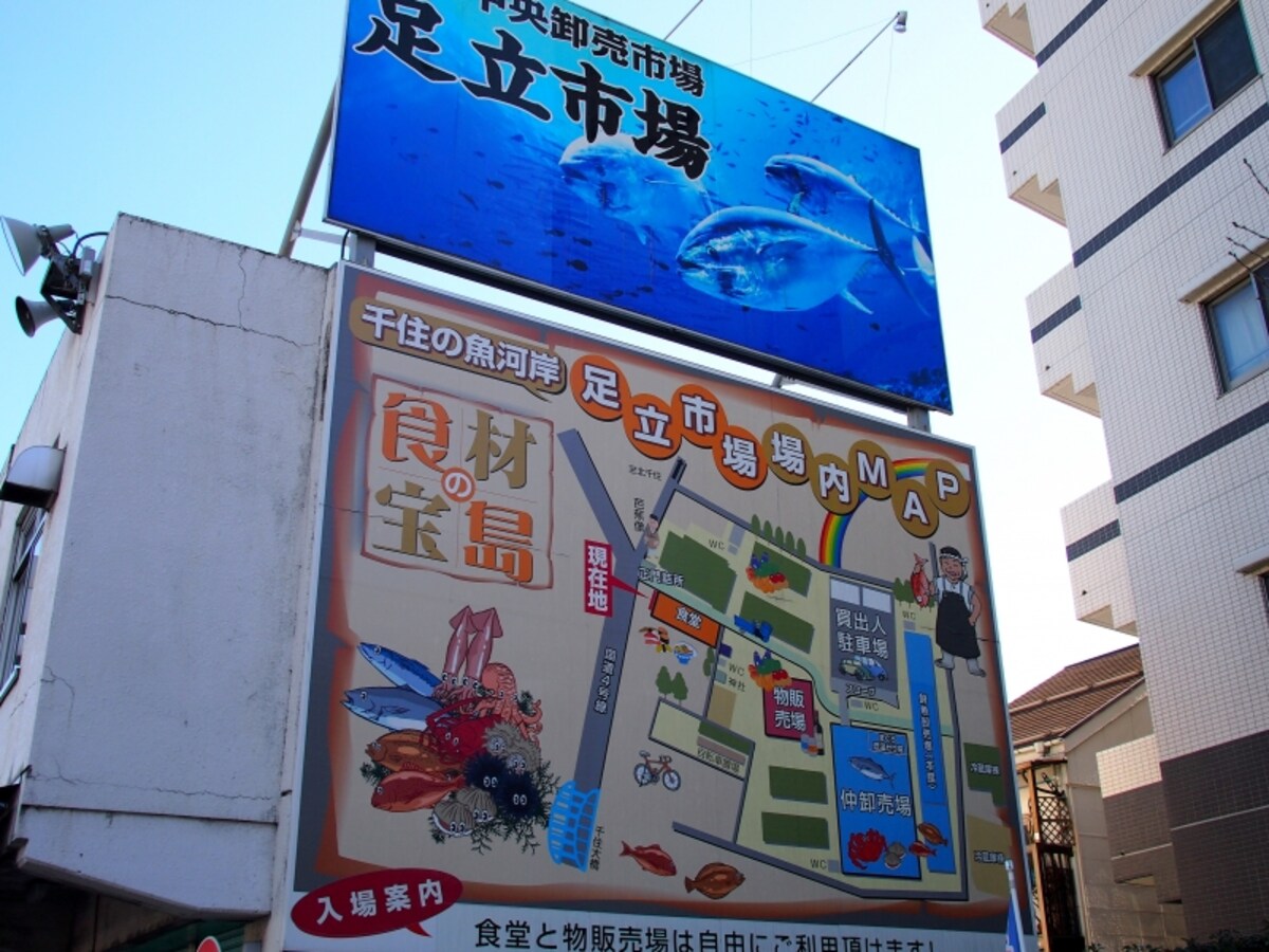 正門入って、右側が食堂棟だ