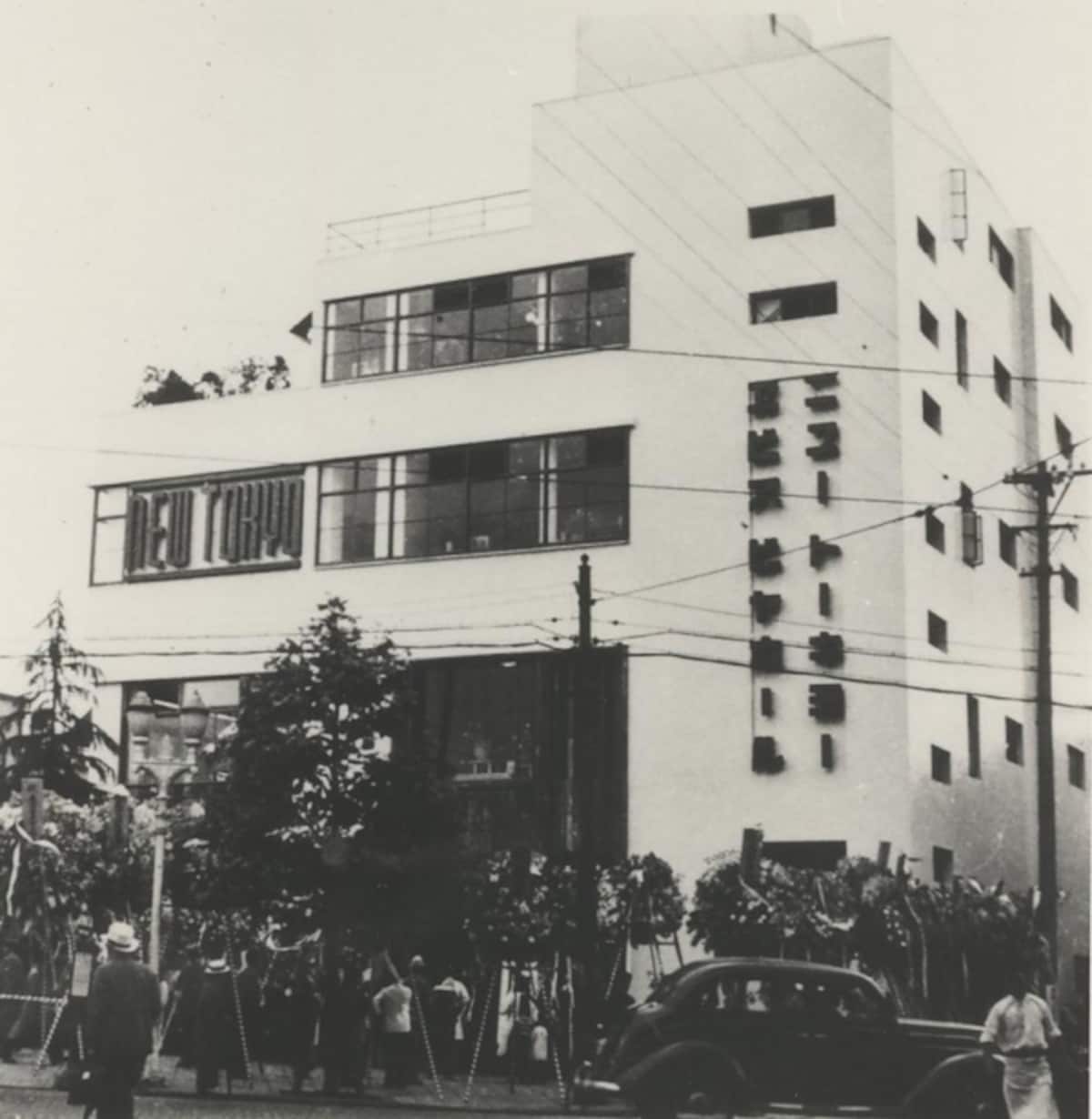 いま見てもモダンなかんじの建物だ