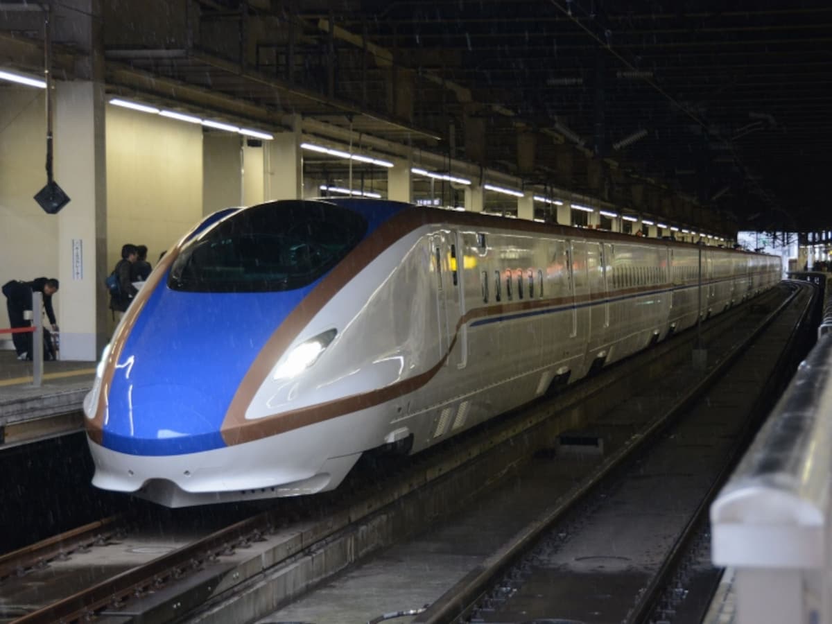金沢行きE7系