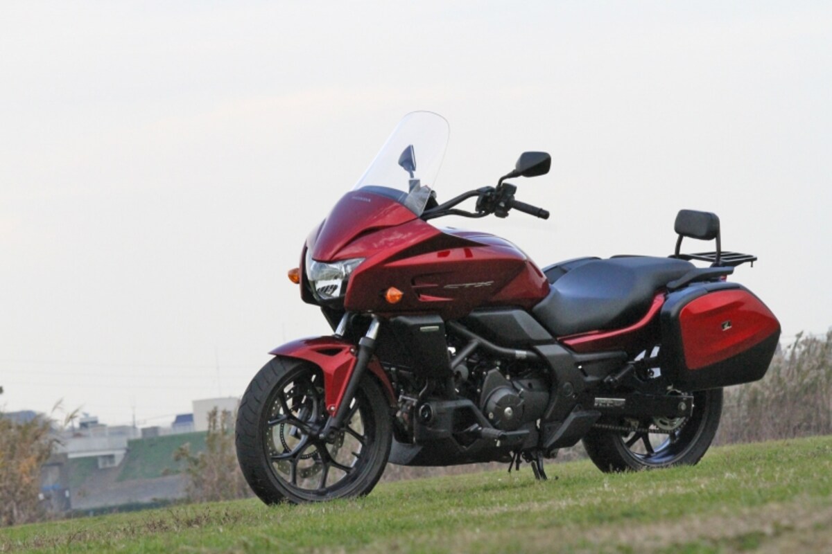 現行モデルには、ABS機能の有無で分かれているモデルも（写真はホンダ CTX700 D.C.T）