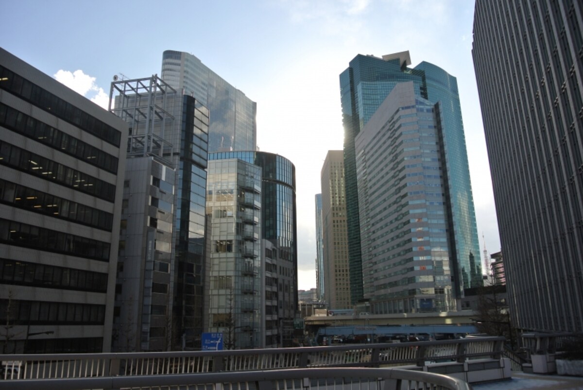 銀座7丁目あたりから汐留方面を望む
