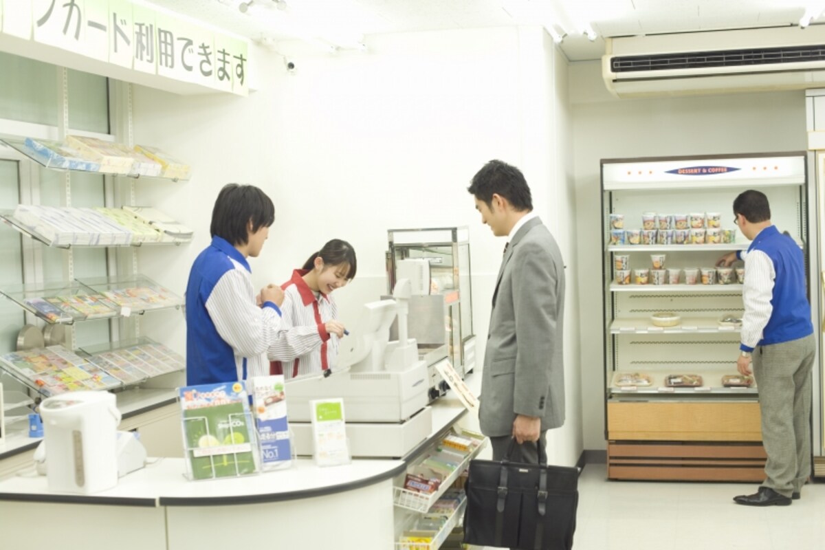 コンビニやスーパーなら現場の店長がアルバイトやパートの本人確認