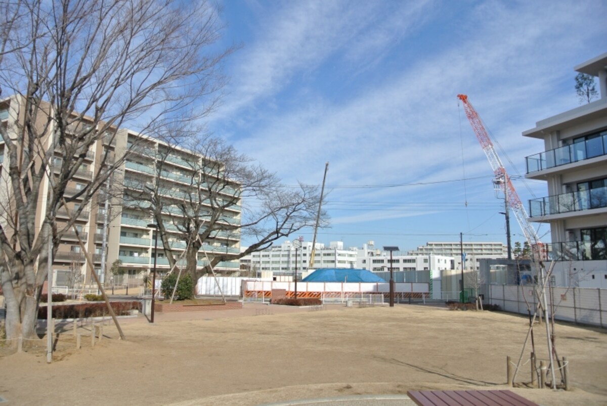 牟礼団地内から現地を望む