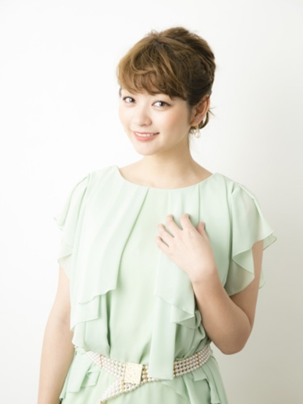 自分で簡単！大人っぽいシニヨン風アップヘアスタイル