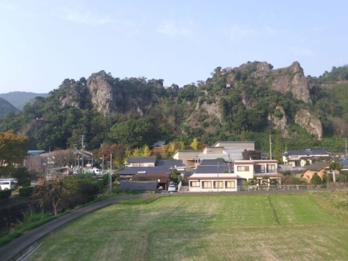 肥薩おれんじ鉄道の車窓（津奈木－湯浦間）／舞鶴城公園