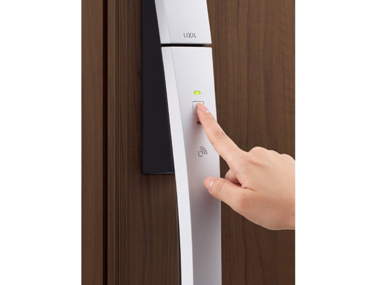 帰宅時も外出時もボタンを押すだけで施解錠の電池錠。[エントリーシステム　タッチキー]