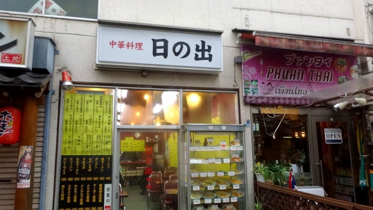 大久保駅南口からすぐのお店