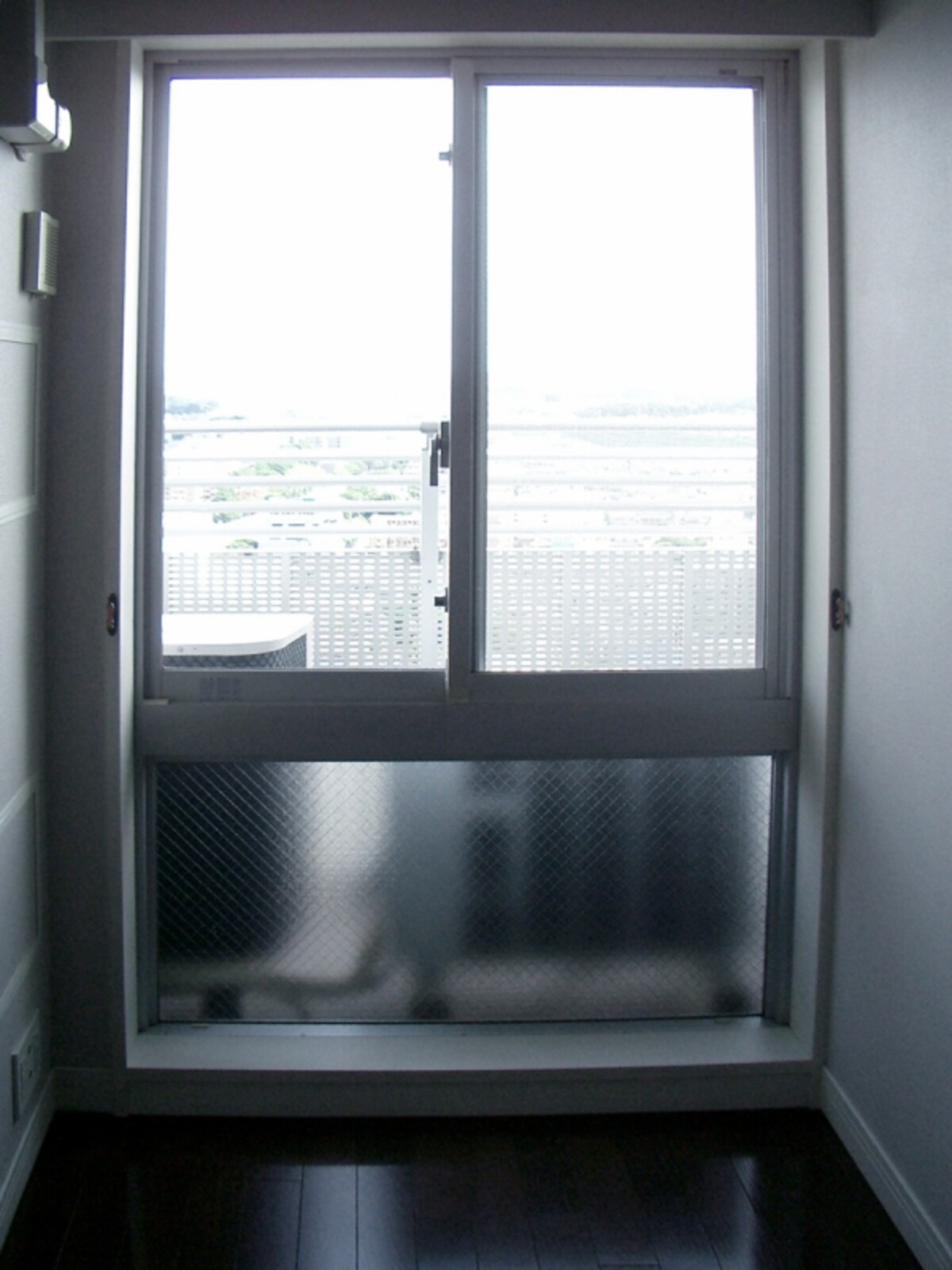 マンションの北側の壁面