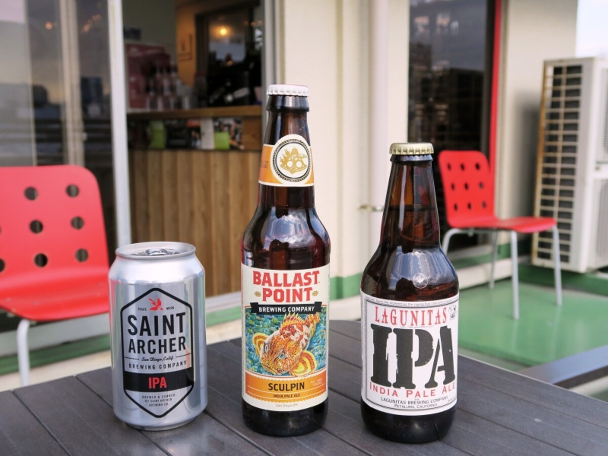 左：「SAINT ARCHER IPA」（516円）　中：「BALLAST POINT SCULPIN IPA」（620円）　右：LAGUNITAS IPA（512円）