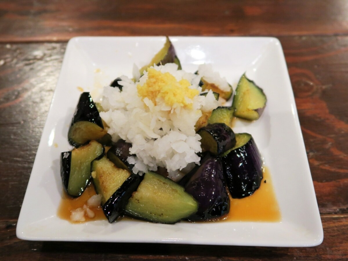 日替わりFOOD MENU 本日のナス「茄子の揚げ出し」（400円）。ナス好きの元従業員がいたなごりで日替わりでナス料理が登場