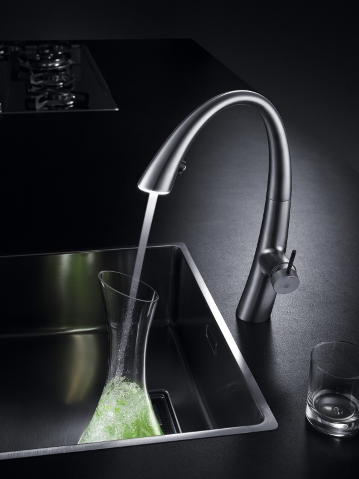 ZOE　KW0201122 キッチン用湯水混合栓（LEDライト付）スパウト引出しタイプ　179,000円（税抜）　※6月発売予定