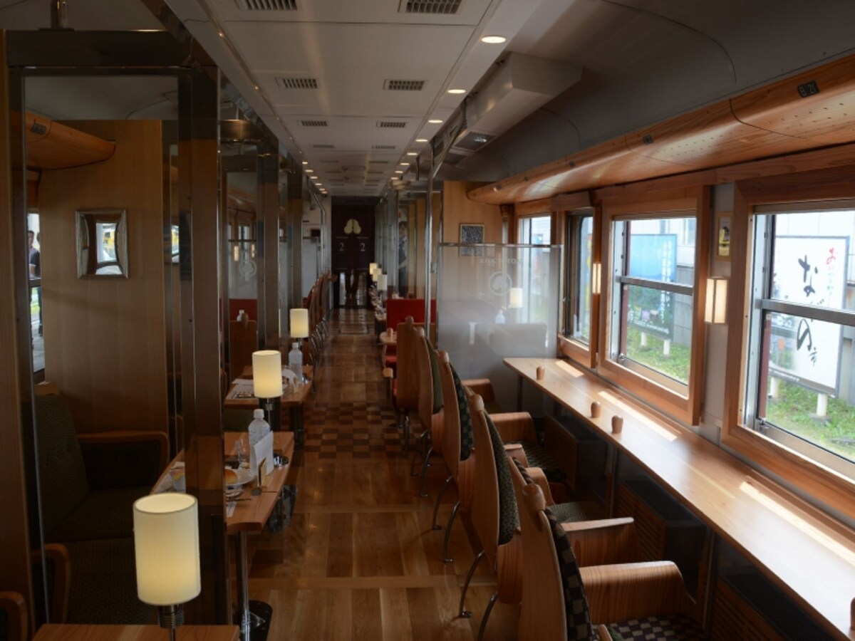 「ろくもん」車内