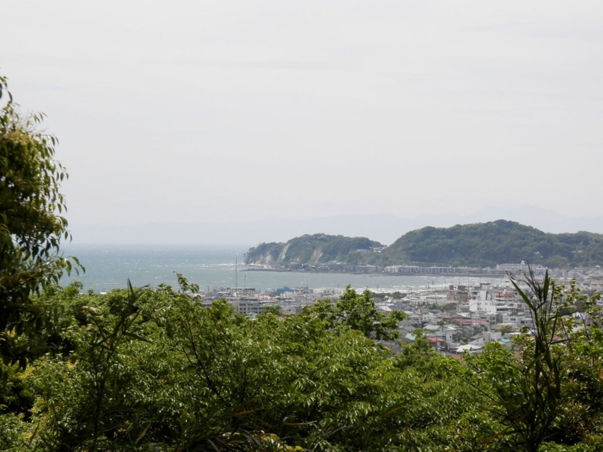 護良親王のお墓の前から望む海