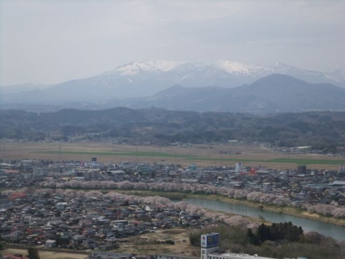 白石川堤一目千本桜（2）／船岡城址公園より大河原方面を望む