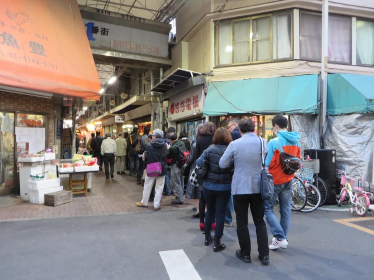 おでん屋さんの行列
