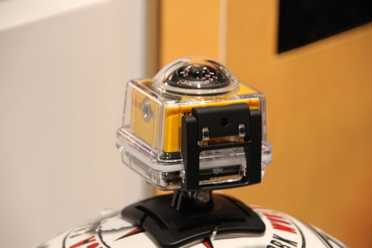 ヘルメットや車体に取り付けたら、あとは走るだけ。仕上がりは帰ってからのお楽しみ