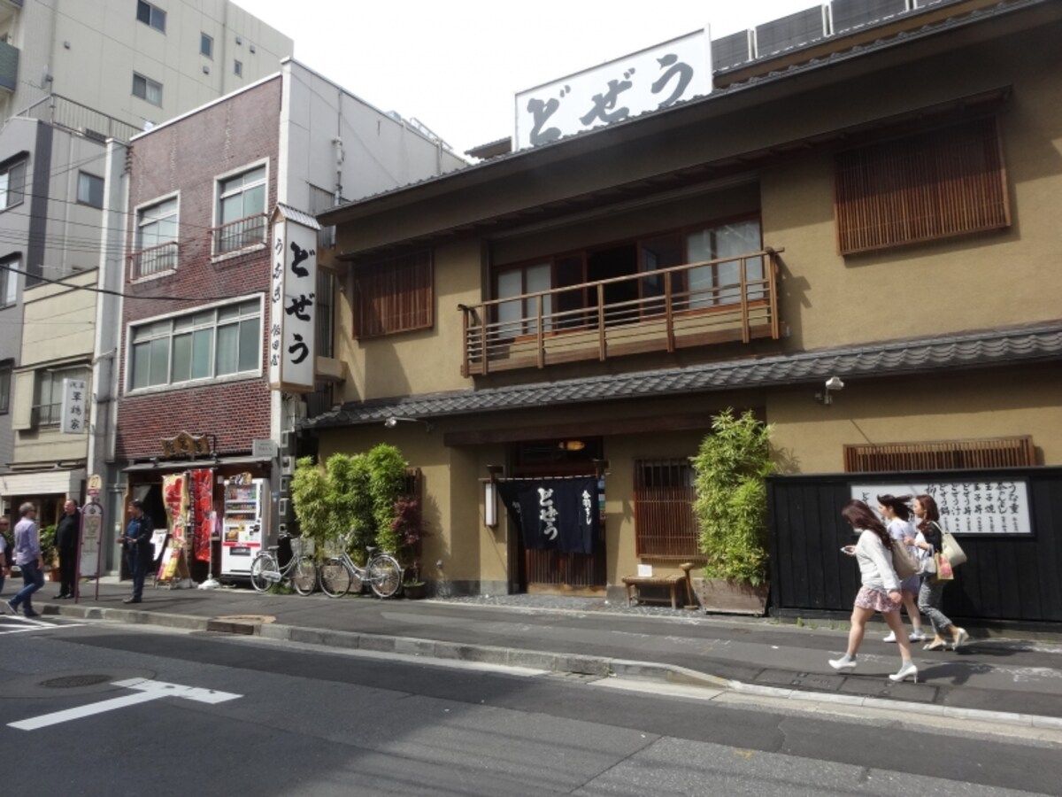 国際通りから今半のある合羽橋本通りにある