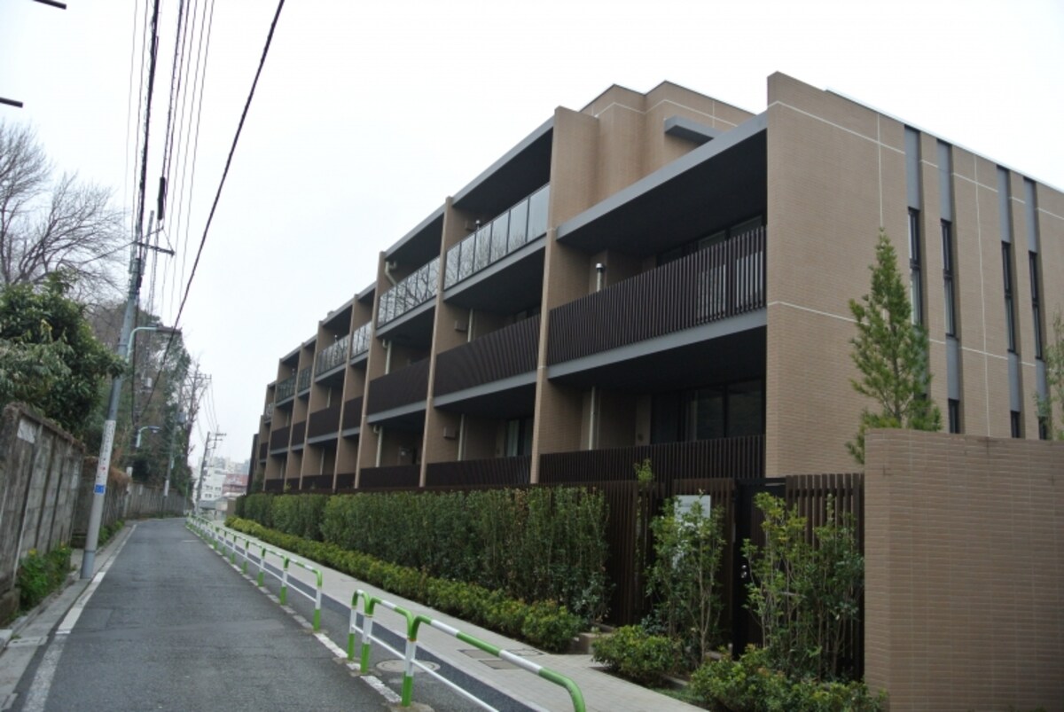 東側から見た「インペリアルガーデン」の外観