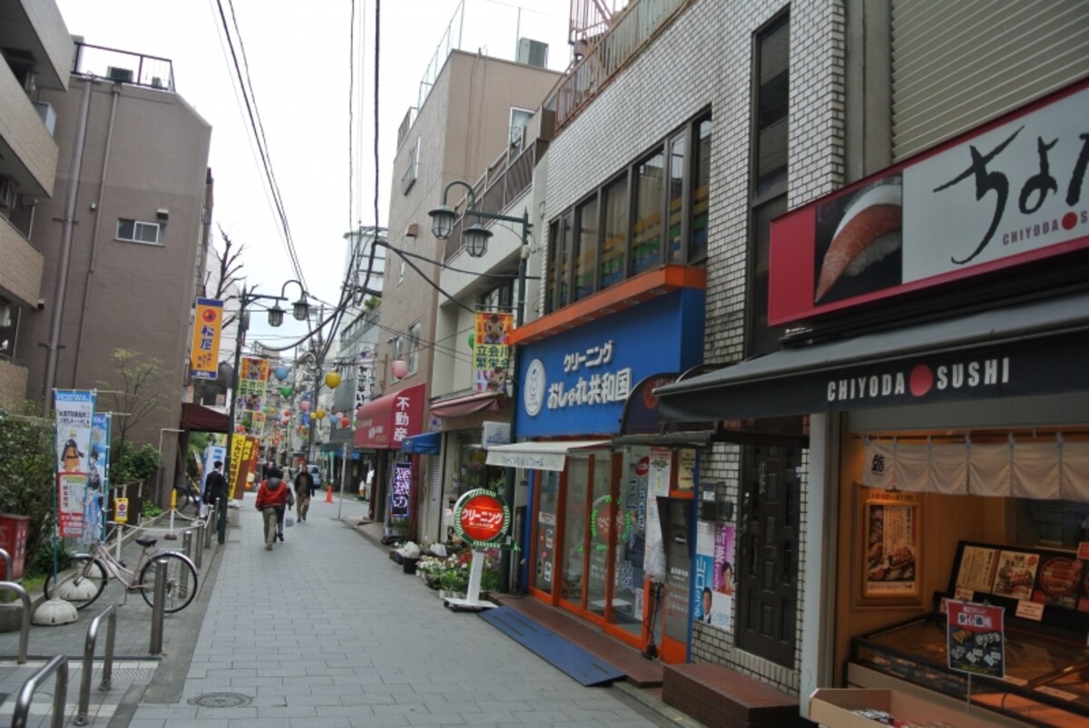 立会川駅前の商店街