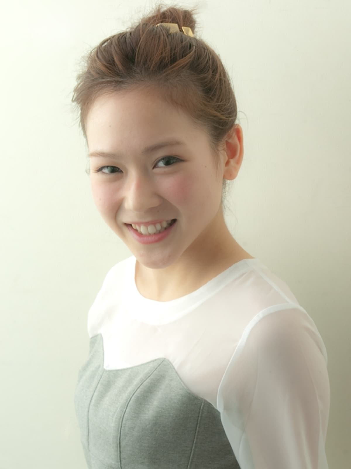 初心者でも簡単！お団子ヘアのやり方・崩れない作り方