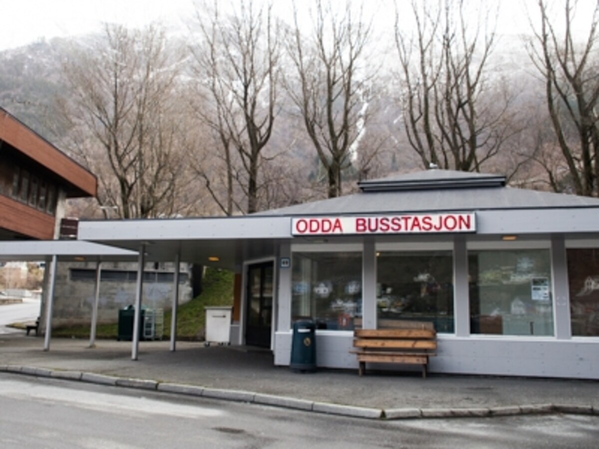 オッダ町のバス停