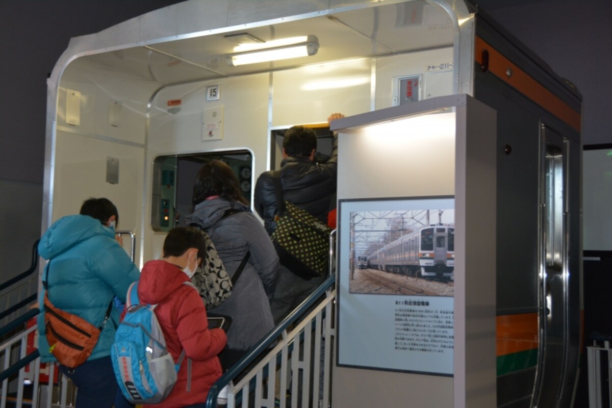 シミュレータで高崎線の運転士気分